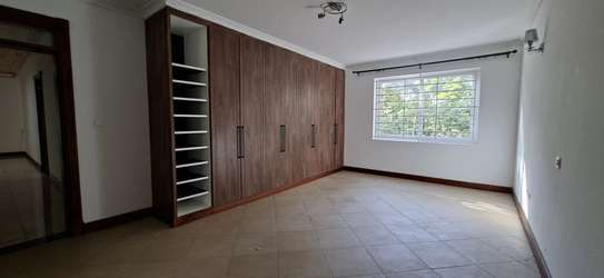 5 Bed Townhouse with En Suite in Rosslyn image 4