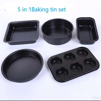 A Set Of 5 Baking Tins image 1