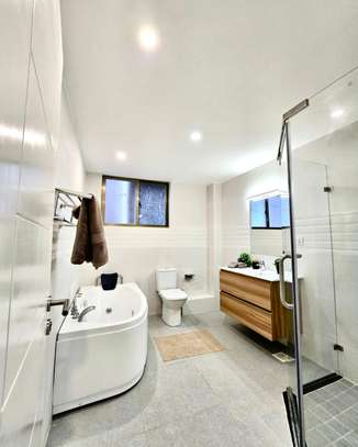 4 Bed Apartment with En Suite at Othaya Road image 3