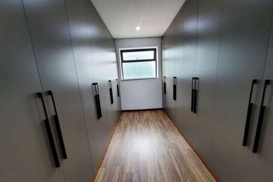 3 Bed Apartment with En Suite in Parklands image 13