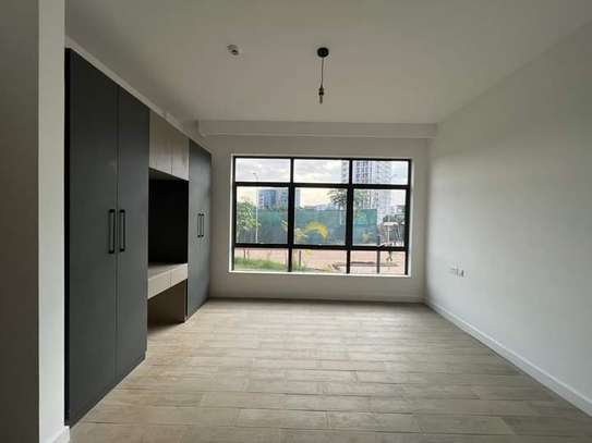 4 Bed Apartment with En Suite in Rosslyn image 8