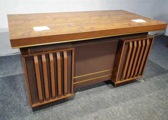 Office Desk : 140 Cm Executive Office Desk image 2