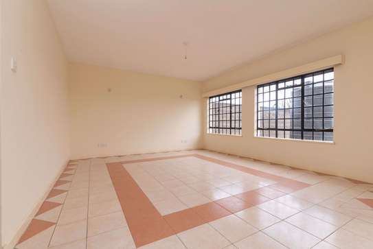4 Bed Townhouse  in Langata image 2