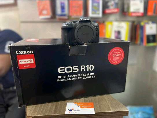 Canon EOS R10 Mirrorless Camera with 18-45mm Lens image 2