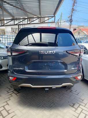 Isuzu RM 2019 model image 3