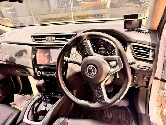 Nissan X-Trail Autech Premium grade white sunroof image 7