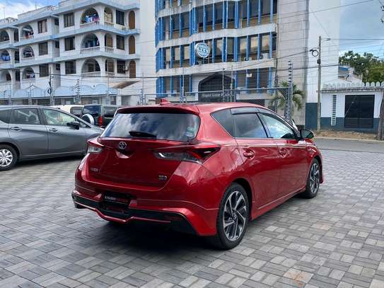 Toyota Auris (Red) image 4