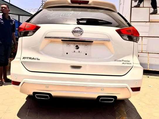 Nissan X-Trail Autech Premium grade white sunroof image 2