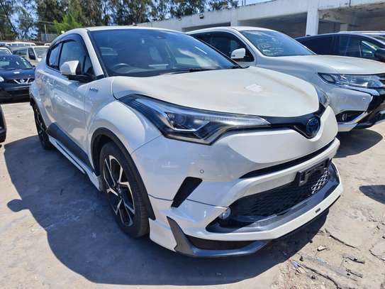 Toyota CH-R white hybrid 2017 image 2