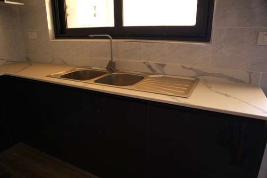 5 Bed Apartment with En Suite at 3Rd Parklands image 4