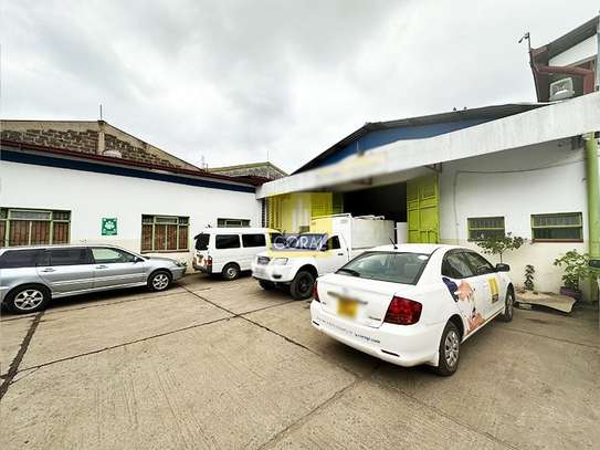 7,500 ft² Warehouse with Parking in Industrial Area image 30