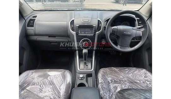 ISUZU D-MAX D/CABIN image 9