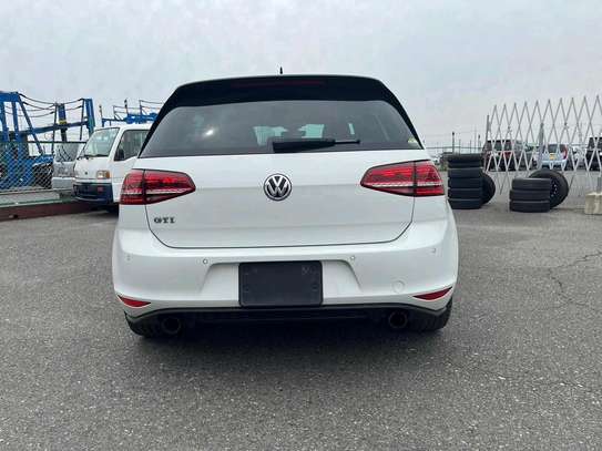 GOLF GTI image 12