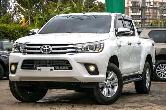 2016 Toyota Hilux double cab image 8