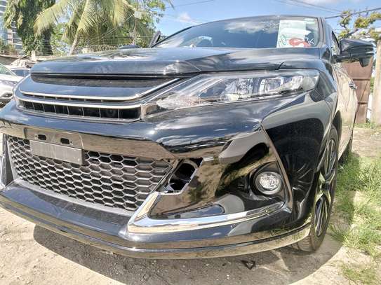 Toyota Harrier GS image 4