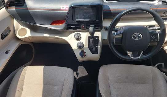 Toyota Sienta 2018 Non hybrid image 11