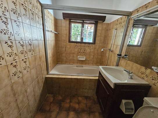 5 Bed House with En Suite in Spring Valley image 17