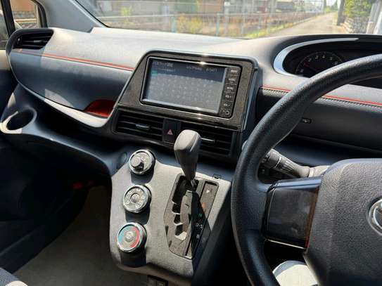 Toyota sienta new image 5