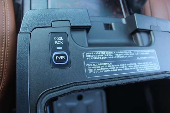 Toyota Landcruiser ZX 2014 60,000 Kms image 7