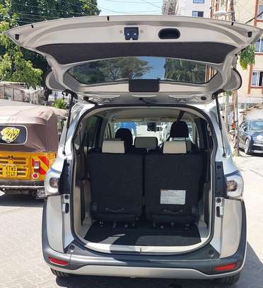 Toyota Sienta 2018 Non hybrid image 10