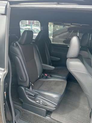 Toyota Noah image 2