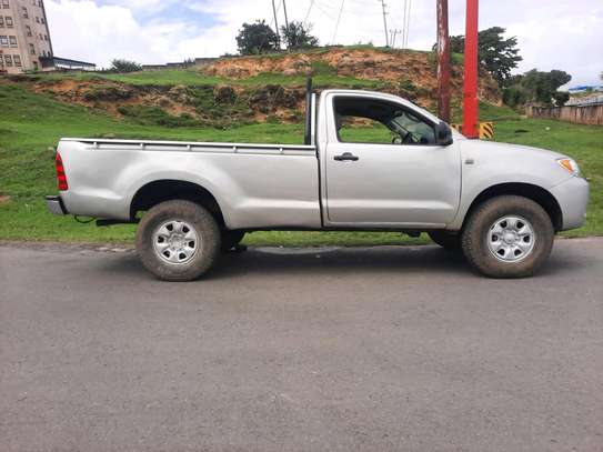 TOYOTA HILUX 4WD image 10