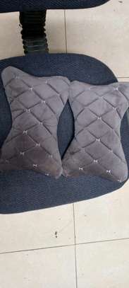 Car neck pillows image 1