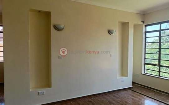 5 Bed House with En Suite at Runda image 13
