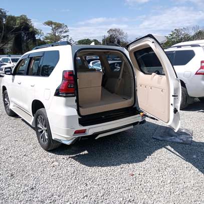 TOYOTA LAND CRUISER PRADO TXL. image 10