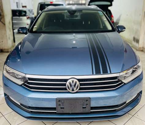 Volkswagen Passat Blue motion image 2