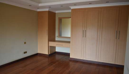 Beautiful 3 Bedrooms' Apartments In Brookside image 13