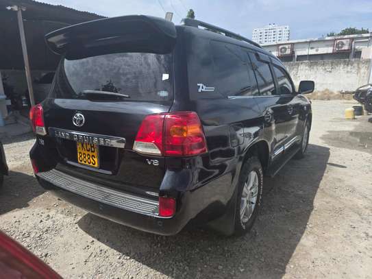 Land Cruiser V8 image 8