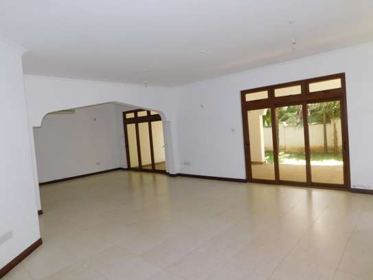 4 Bed Townhouse with Swimming Pool in Nyali Area image 18