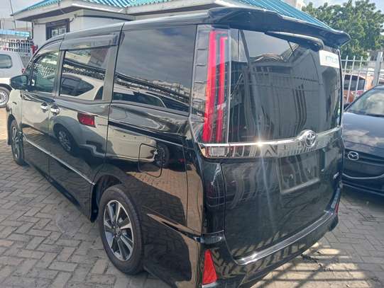 Toyota Noah WXB image 2