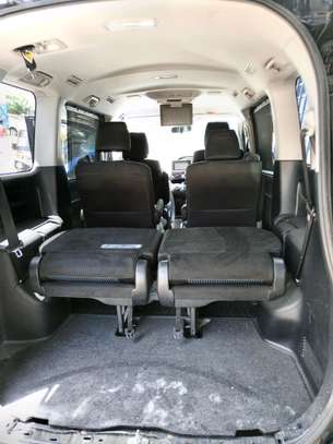 Toyota voxy black image 7