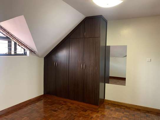 2 BEDROOM PENTHOUSE ALL ENSUIT image 8
