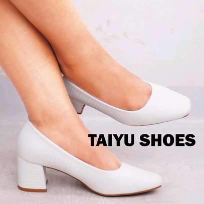 Closed low taiyu heels image 5