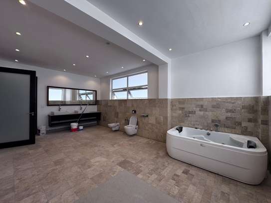 5 Bed House with En Suite in Runda image 1