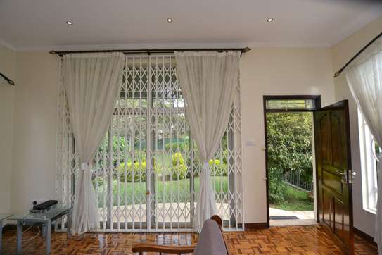 2 bedroom house for rent in Lavington image 15