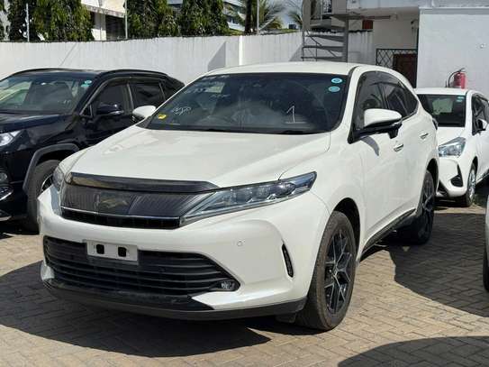 Toyota harrier white non hybrid image 1