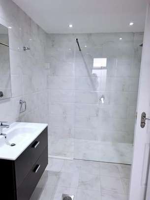 2 Bed Apartment with En Suite at Rhapta Rd image 9