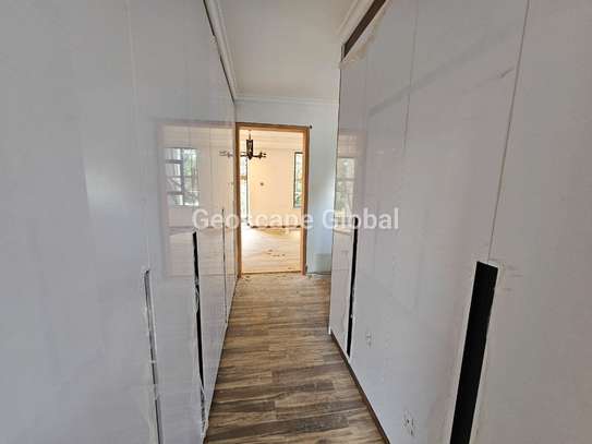 5 Bed House with En Suite in Lavington image 16