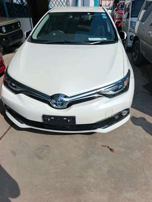 Toyota Auris hybrid image 7