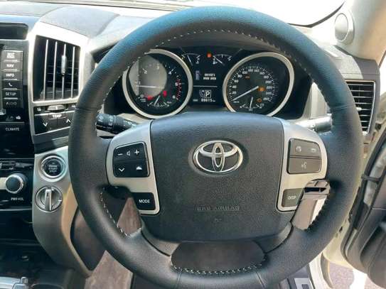 Toyota Land Cruiser V8 Sahara 2016 image 4