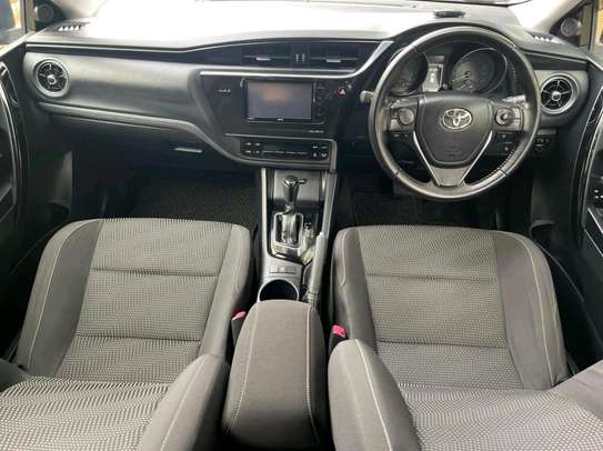 Toyota Auris image 5