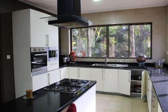 4 Bed Apartment with En Suite in General Mathenge image 17
