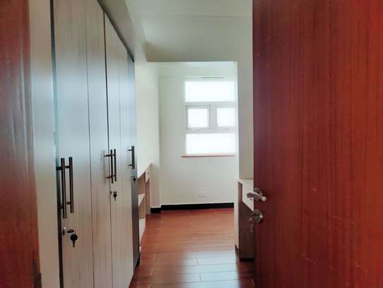 4 Bed Apartment with En Suite in Parklands image 10