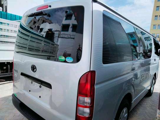 TOYOTA HIACE AUTO DIESEL 2WD.. image 7