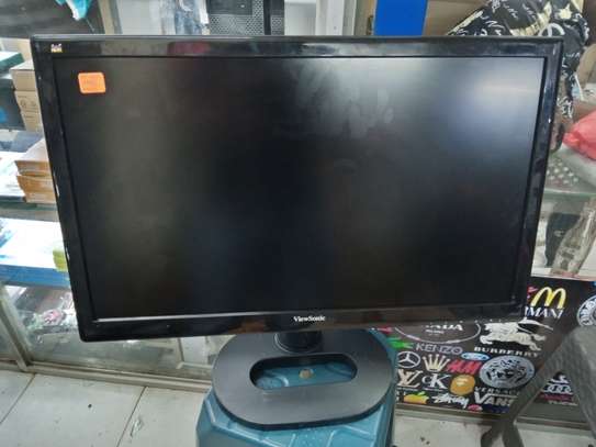 Imported 24" inch viewsonic monitor with HDMI, VGA and DVI image 2