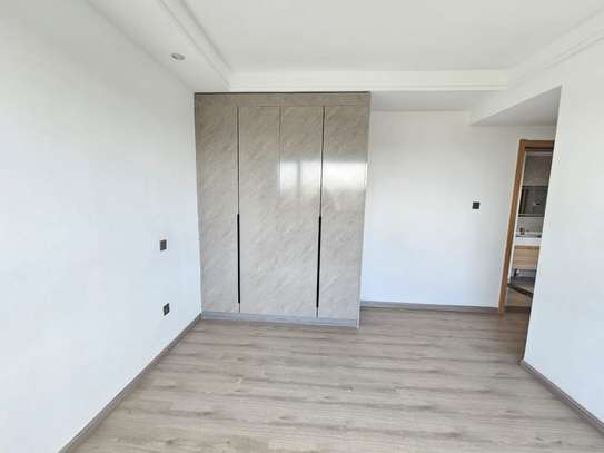 3 Bed Apartment with En Suite in Riverside image 19
